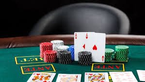 Tampilan Deuces Wild MH 77royal pada layar ponsel